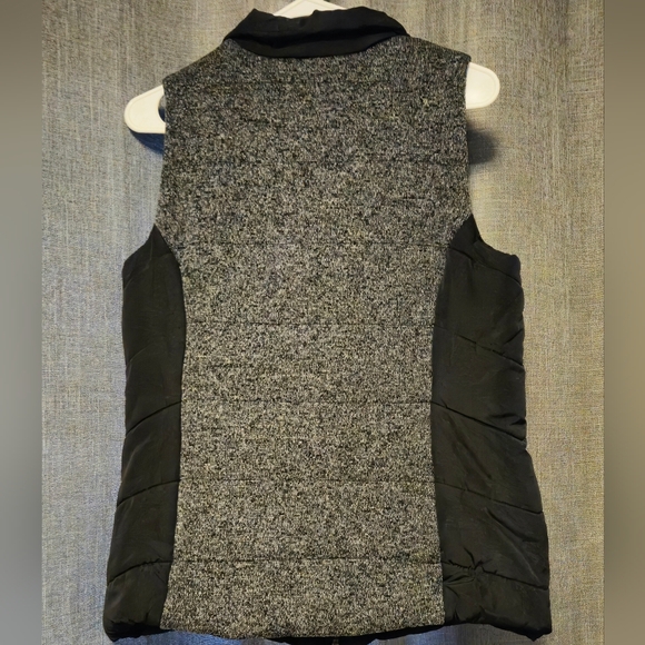 Style & Co. Women's Small Zip-up Vest w/zip pockets - Black and Heather Gray - Picture 2 of 5